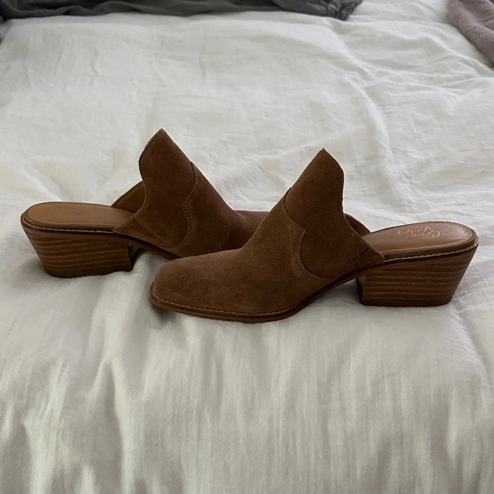 Crown Vintage Tan Brown Suede Mules - Picture 3 of 4